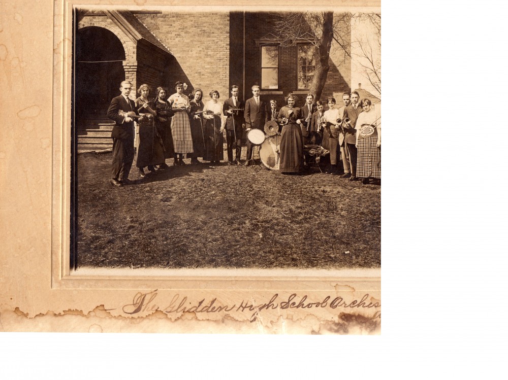 Glidden Orchestra 1914 (Is Merle Hay 2nd from the right?)